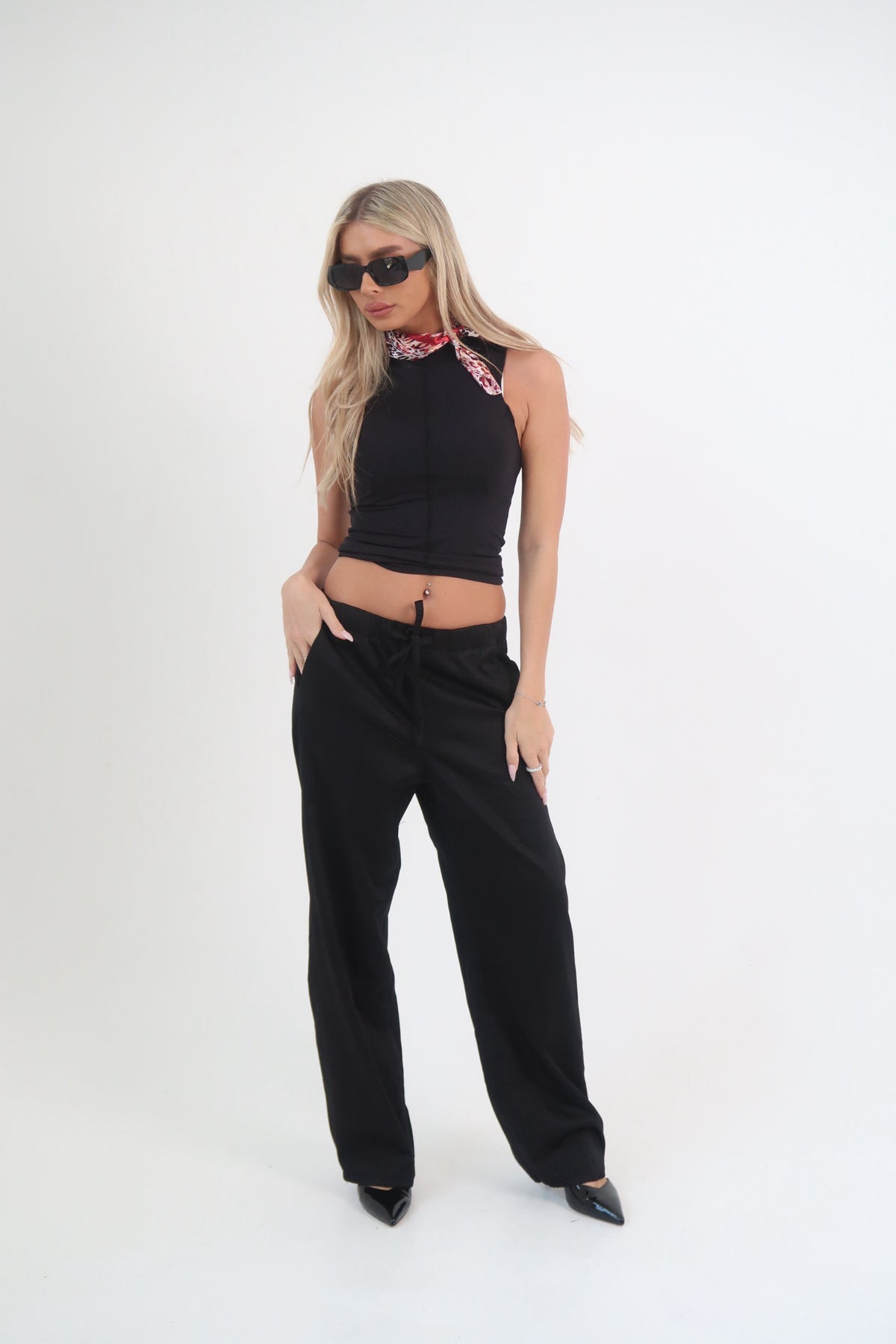 מכנסי שחור שרוך